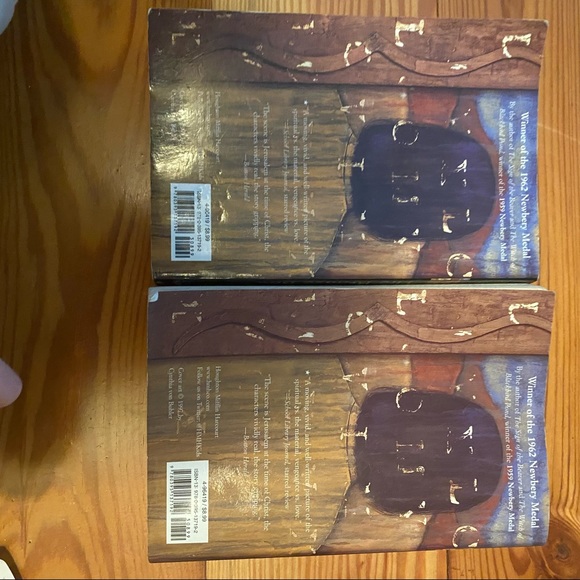 The bronze bow - Picture 4 of 8